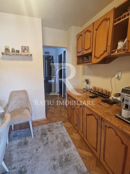 Apartament cu 3 camere decomandat, mobilat în Decebal