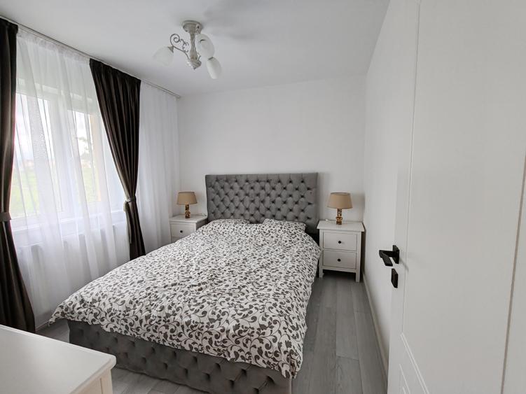Apartament cu 3 camere semidecomandat, mobilat în Centrul Civic