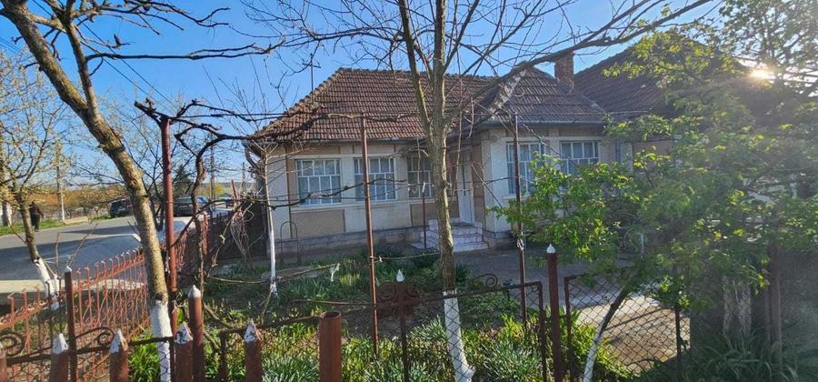 Casă cu 4 camere în Chieșd