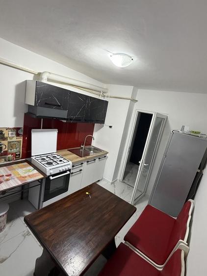 Apartament cu 3 camere decomandat în Buzaului