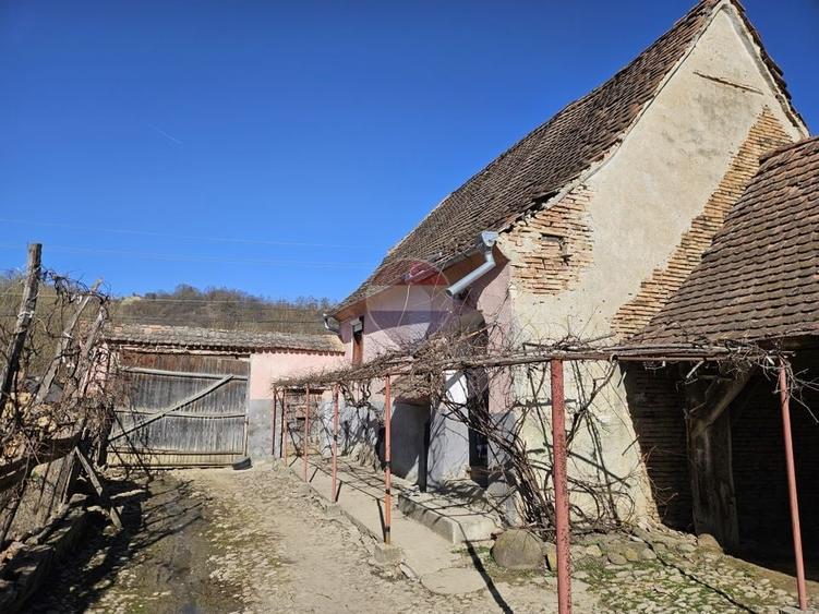 Casă individuală cu 2 camere cu Teren 1377 Mp în Cloașterf