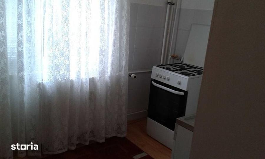 Garsonieră decomandată în Titan