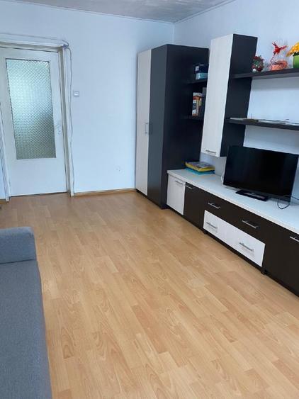 Apartament cu 2 camere semidecomandat, mobilat în Central