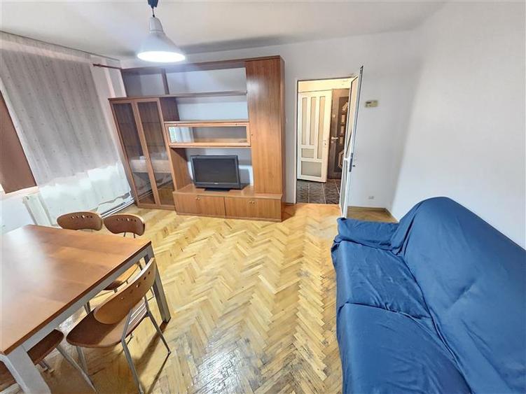 Apartament cu 2 camere semidecomandat în Cornișa