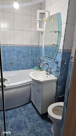 Apartament cu 3 camere în Micro 17