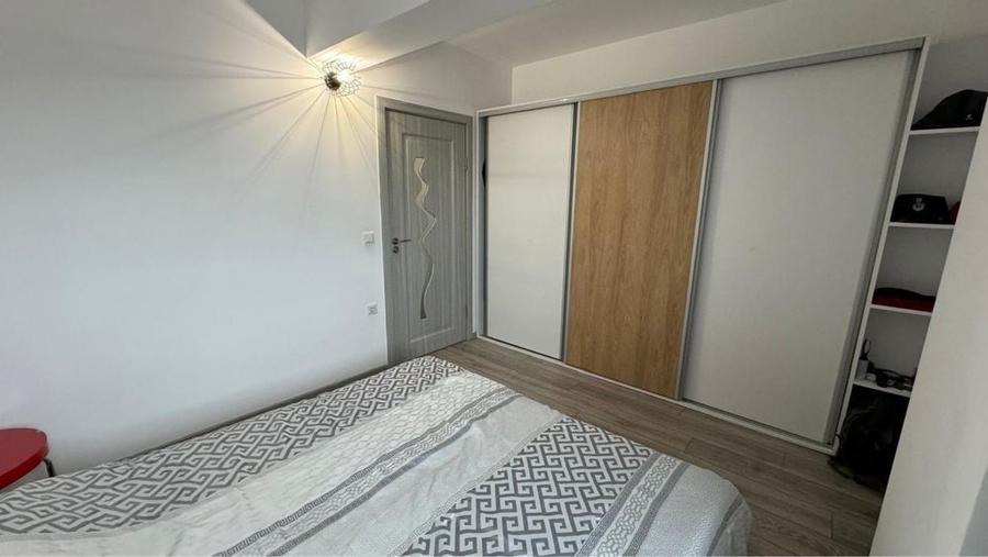Apartament cu 3 camere decomandat în Exterior Vest
