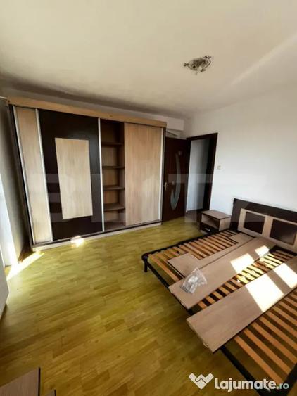 Apartament cu 3 camere semidecomandat în Unirea