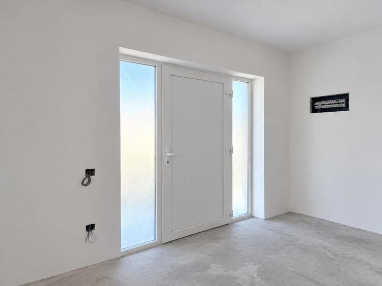 Casă individuală cu 4 camere cu Teren 450 Mp în Malu Mare