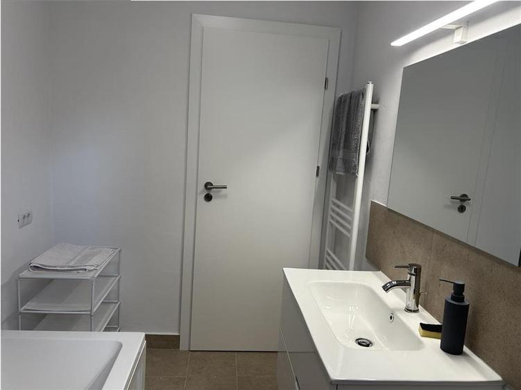Apartament cu 2 camere decomandat, mobilat în Borhanci
