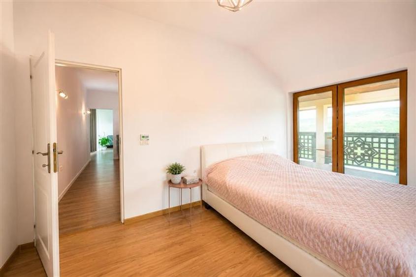 Hotel/Pensiune, de 330 mp, în Exterior Est