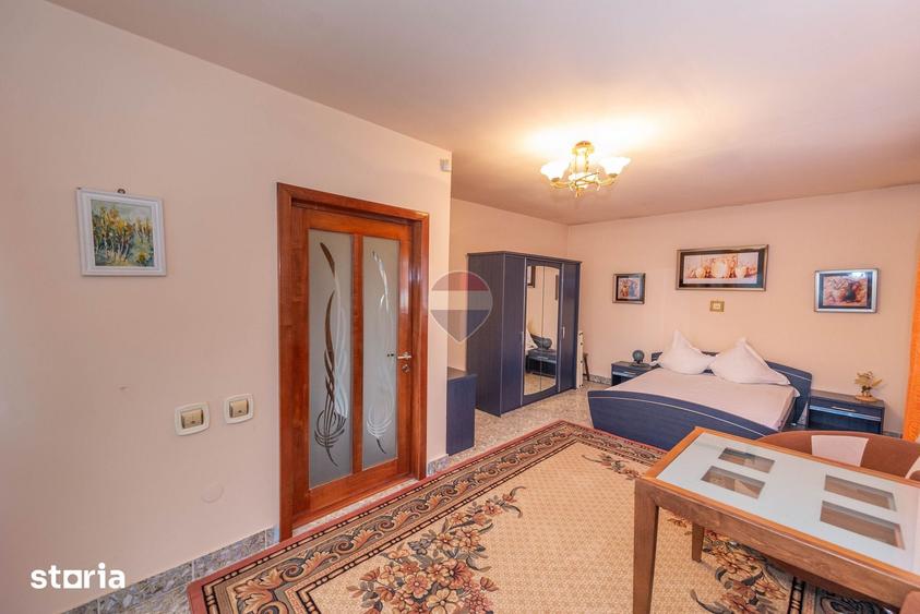 Casă cu 6 camere cu Teren 1000 Mp în Central