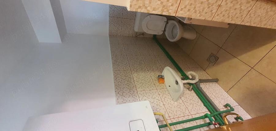 Apartament cu 4 camere decomandat în Fundeni
