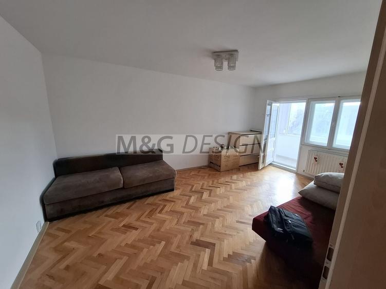 Apartament cu 3 camere decomandat, mobilat în Aradului