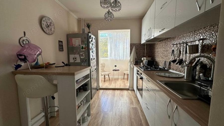 Apartament cu 3 camere decomandat în Dristor