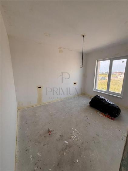 Duplex cu 4 camere cu Canalizare în Moșnița Nouă