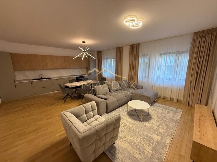 Apartament cu 4 camere semidecomandat, mobilat în Herăstrău