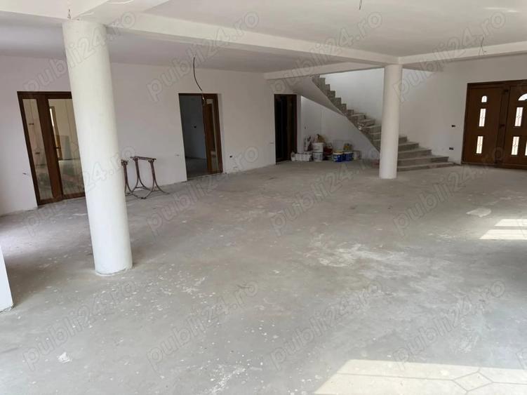 Casă cu 5 camere cu Teren 788 Mp în Parța