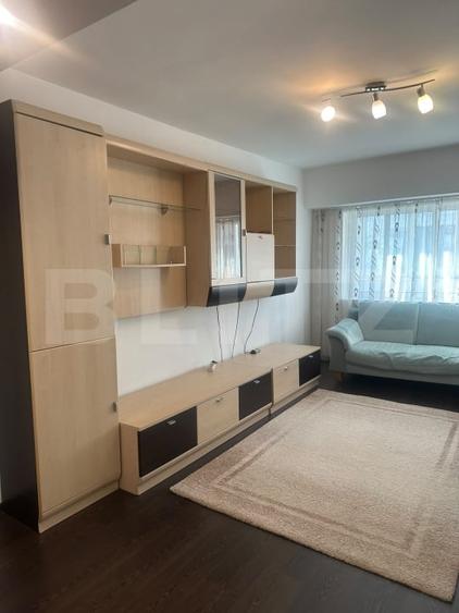 Apartament cu 3 camere decomandat, mobilat în Nicolina