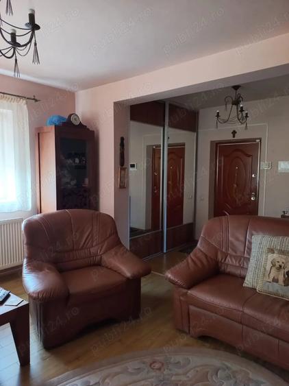 Apartament cu 3 camere decomandat în Calea Poplăcii