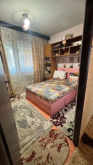 Apartament cu 4 camere decomandat în Rahova