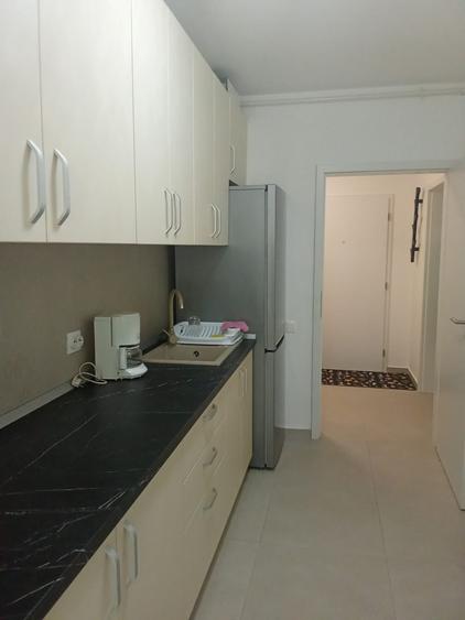 Apartament cu 2 camere decomandat în Tractorul