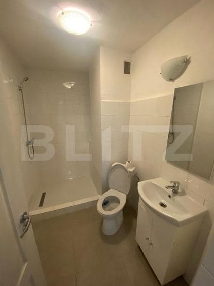 Apartament cu 3 camere semidecomandat în Est