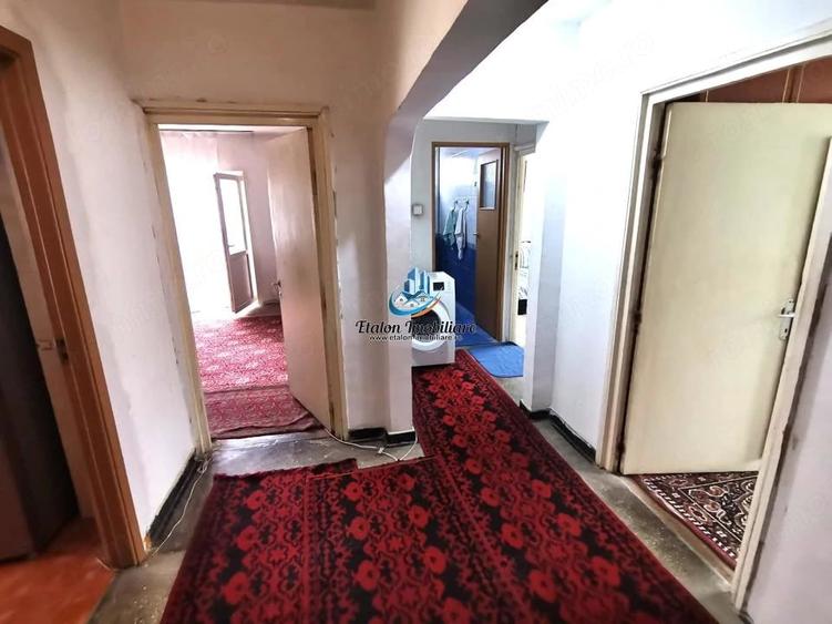 Apartament cu 3 camere decomandat în Mărăței