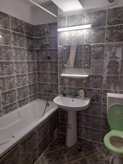 Apartament cu 3 camere decomandat în Zorilor