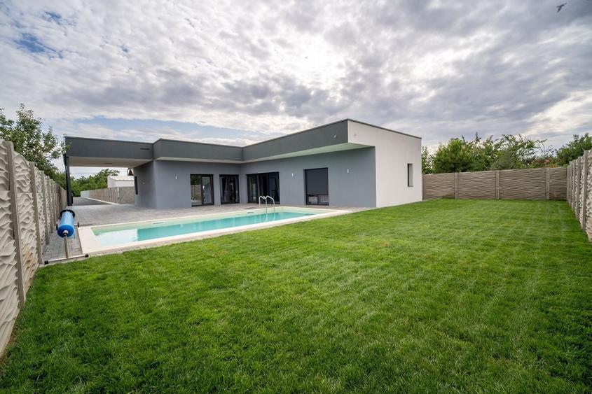 Casă individuală cu 4 camere cu Piscina în Moșnița Nouă