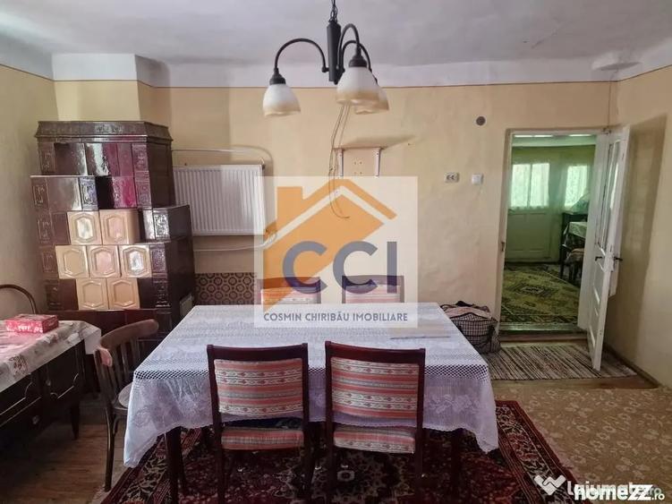 Casă cu 5 camere cu Teren 10426 Mp în Est
