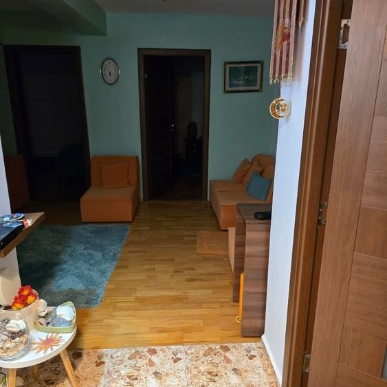 Apartament cu 3 camere decomandat, mobilat în Central
