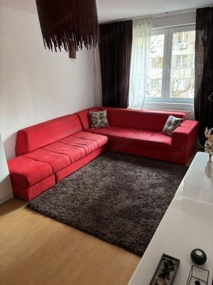 Apartament cu 3 camere semidecomandat în Berceni