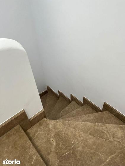 Apartament cu 8 camere în Mitropolie