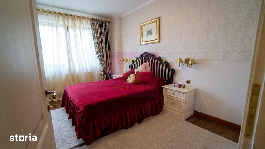 Apartament cu 4 camere decomandat în Clăbucet