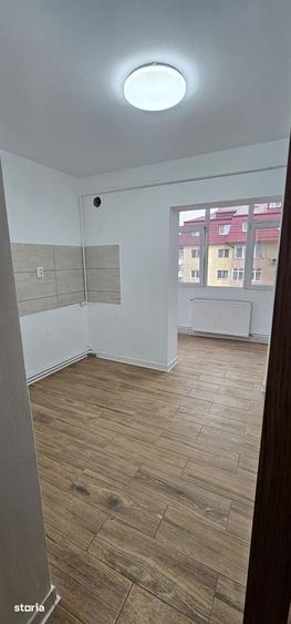 Apartament cu 3 camere decomandat în Nicolina