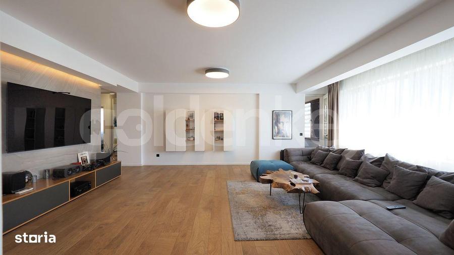 Apartament cu 4 camere, mobilat în Tei