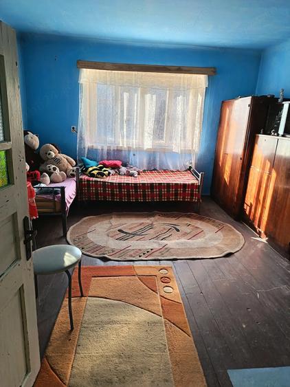 Casă cu 4 camere cu Teren 17 Mp în Hurez