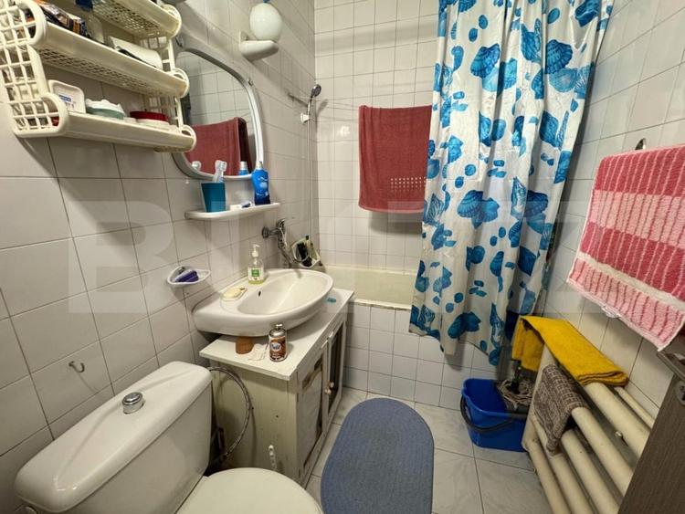 Apartament cu 3 camere semidecomandat în Calea Severinului