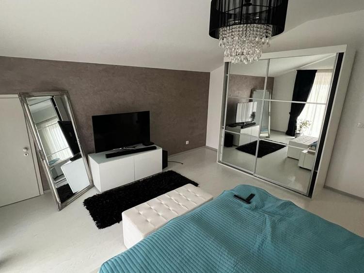 Apartament cu 4 camere decomandat în Central