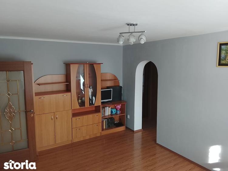 Apartament cu 3 camere în Micro 16