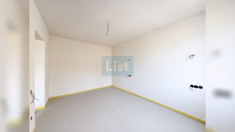 Casă cu 5 camere cu Teren 240 Mp în Florești