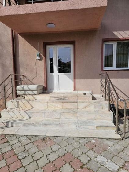Casa-Vila in BANEASA- SISESTI. Bucatarie si Baie mobilate. 2 parcari interioare - 6