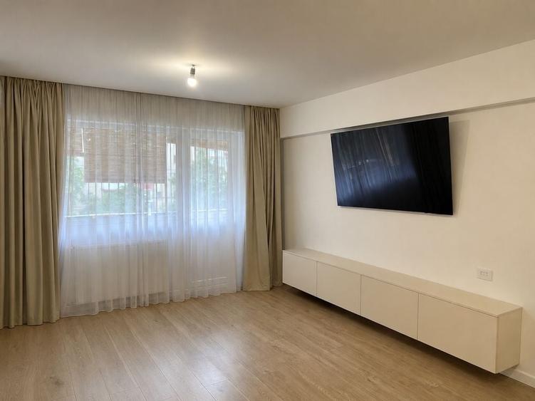 Apartament cu 3 camere decomandat în Republicii