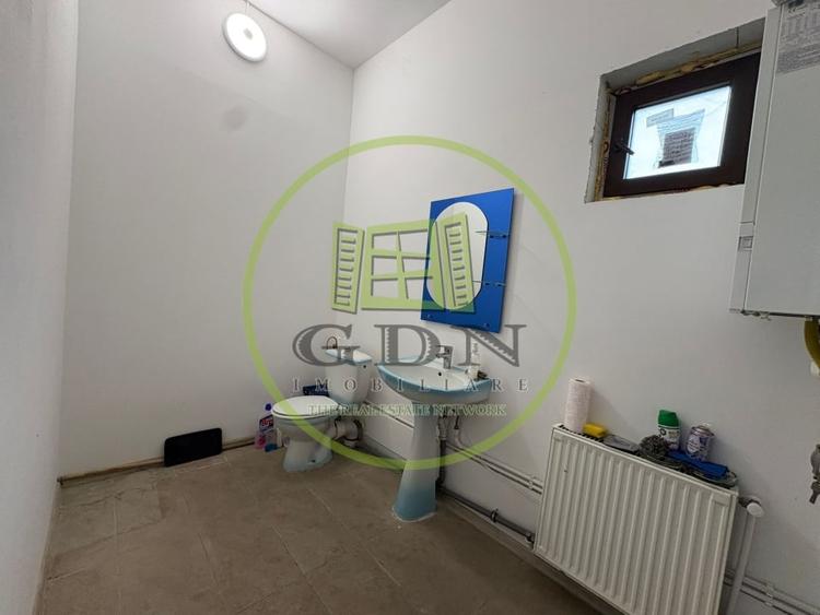 Spațiu comercial, de 180 mp, în Cârcea
