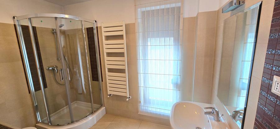 Casă individuală cu 6 camere cu Canalizare în Bucium