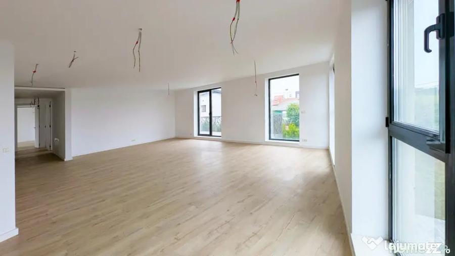 Apartament cu 4 camere decomandat în Vest