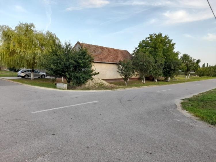 Casă individuală cu 4 camere cu Teren 1400 Mp în Șimand