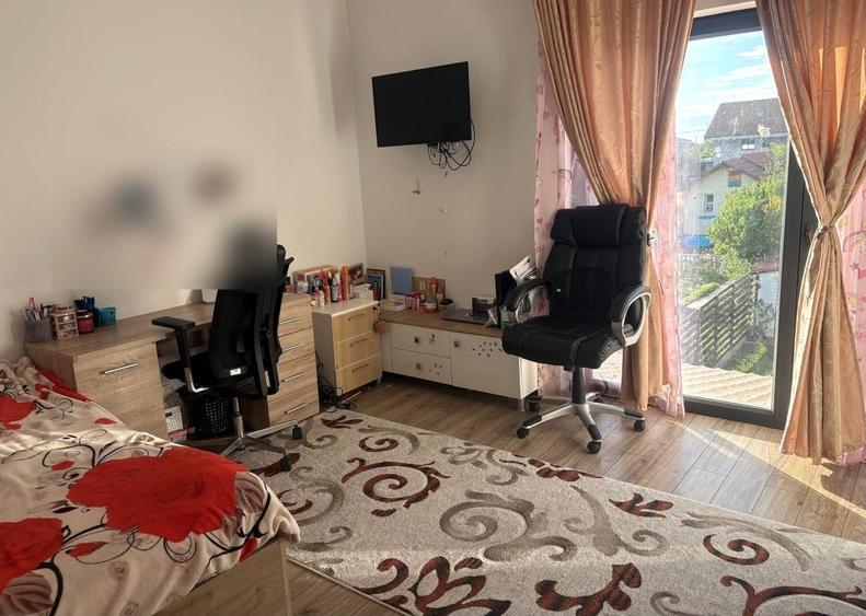 Casă cu 3 camere în Dumbrăvița