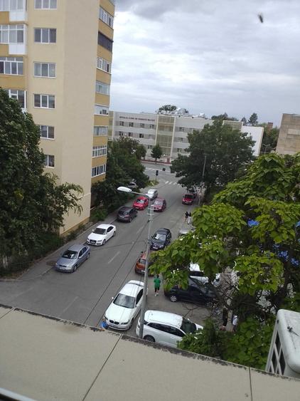 Apartament cu 3 camere decomandat în Popoveni
