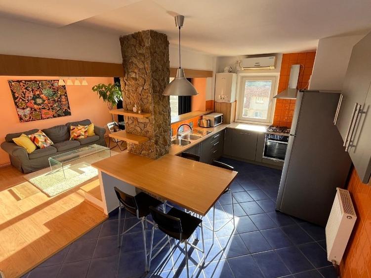 Apartament cu 4 camere decomandat, mobilat în Ștrand